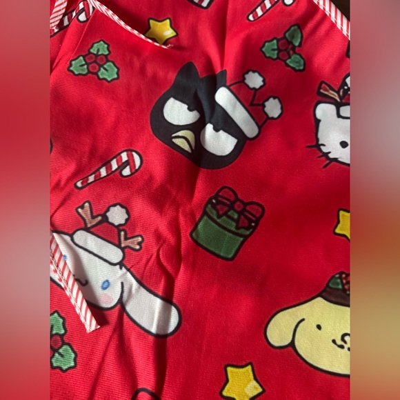 SANRIO-NWT Extra Large Red Character Christmas Tree Skirt - Picture 4 of 15